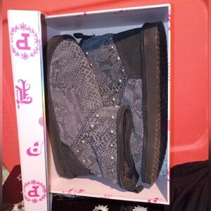 PINK Victoria's Secret Gray Studded Winter Boots
